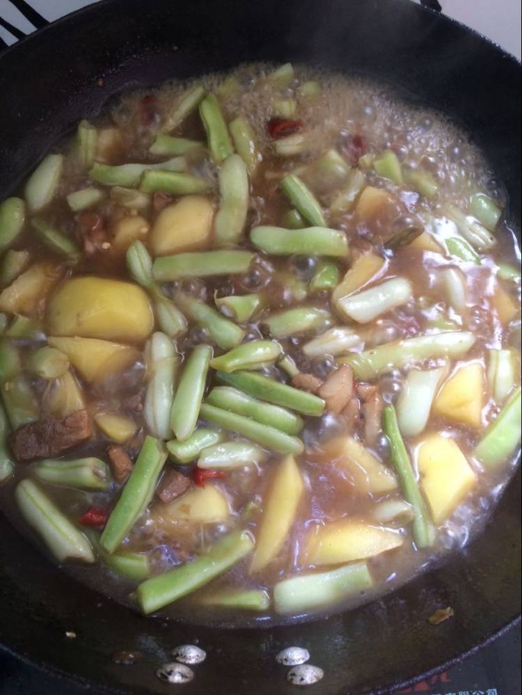 猪肉土豆炖芸豆步骤11