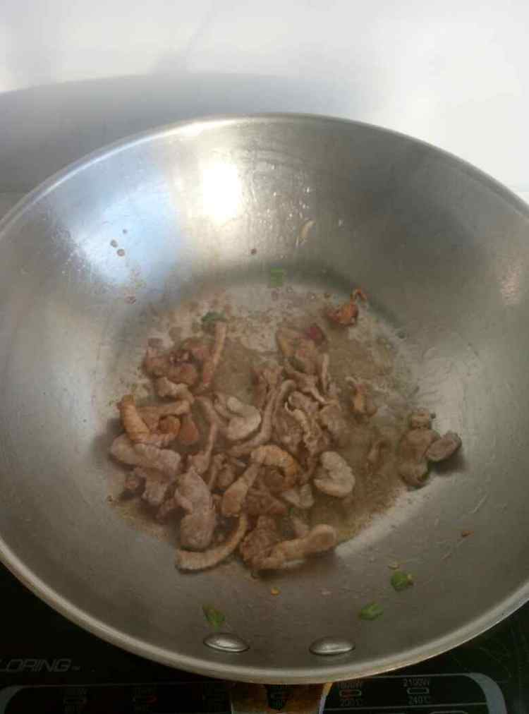 韭菜苔炒肉丝步骤5