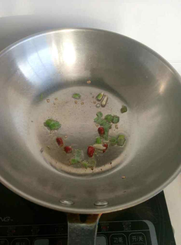 韭菜苔炒肉丝步骤3