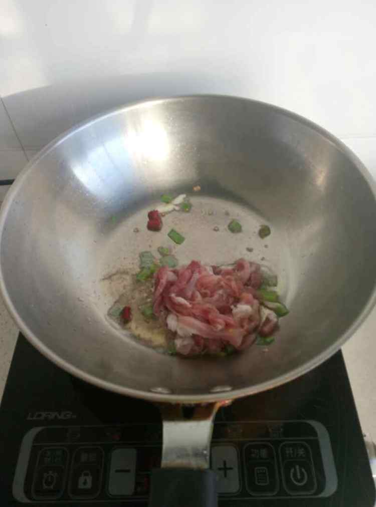 韭菜苔炒肉丝步骤4