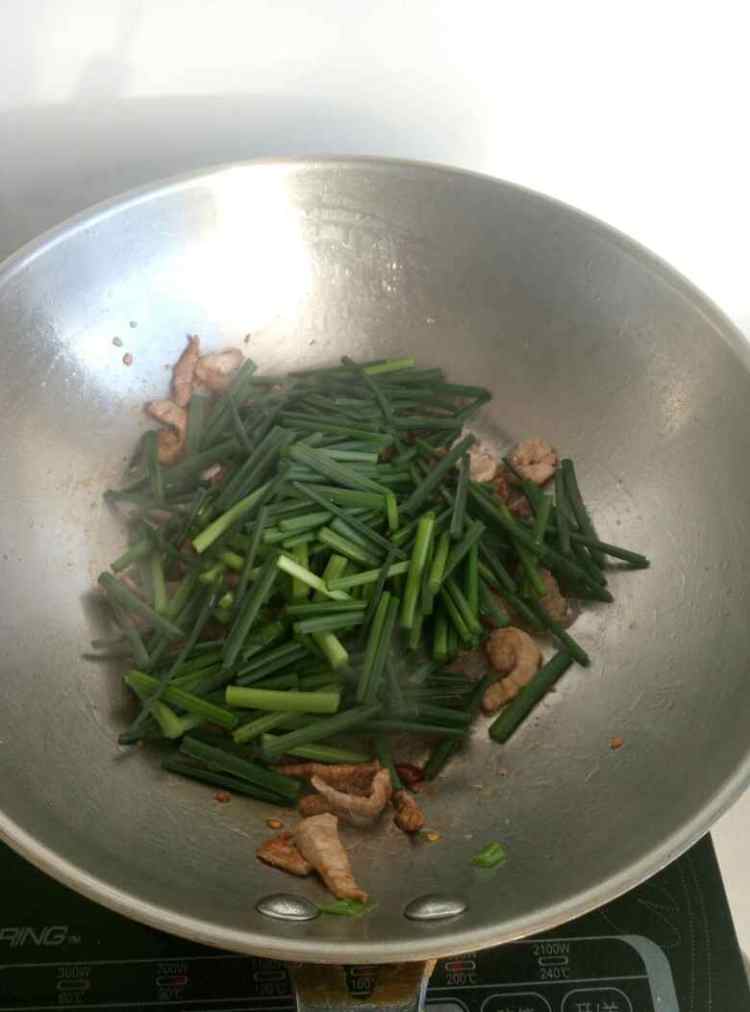 韭菜苔炒肉丝步骤6