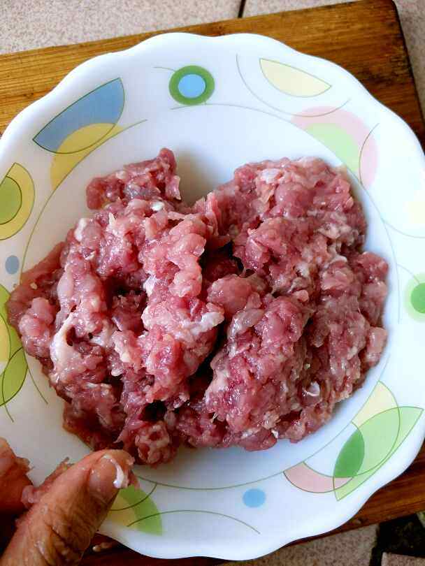 土豆蒸肉步骤1