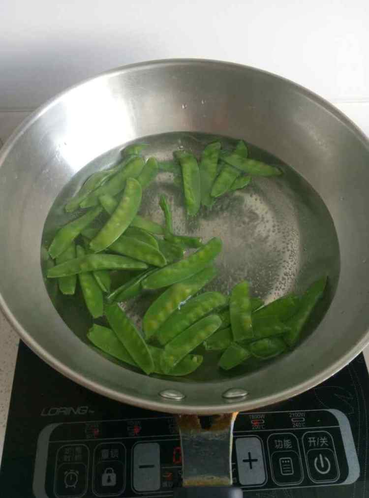 小炒荷兰豆步骤1