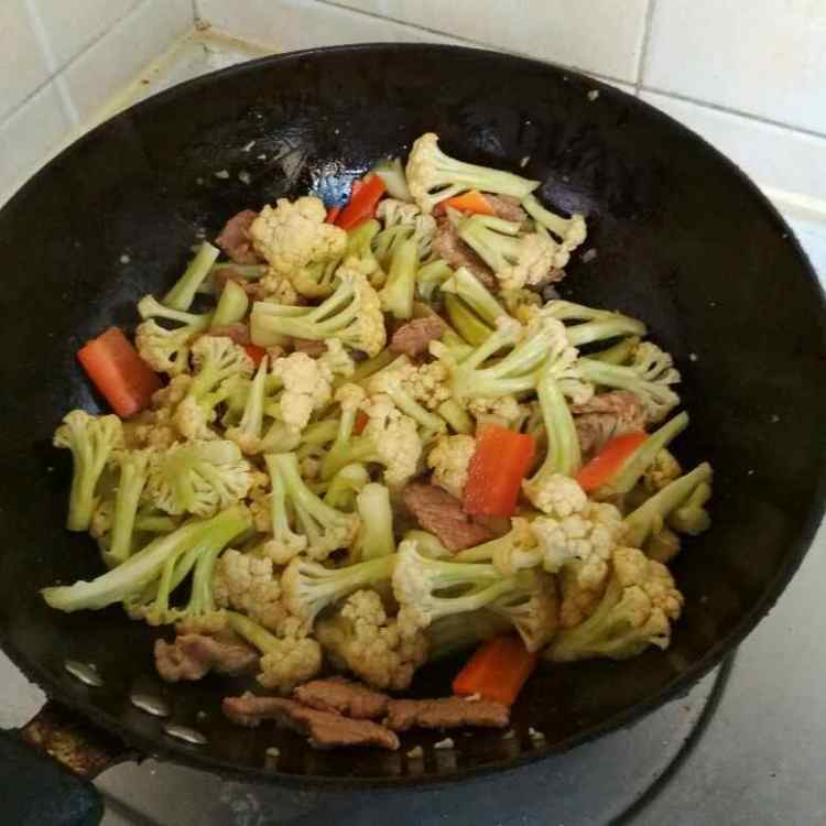 爆炒菜花步骤5