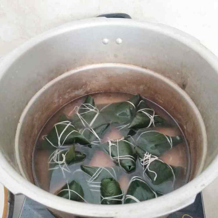 鲜肉白粽子步骤13