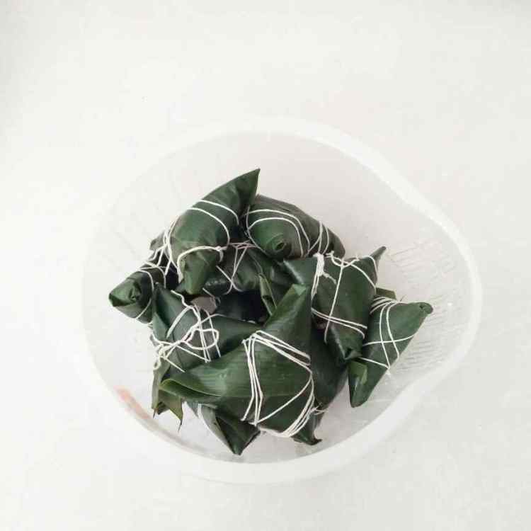 鲜肉白粽子步骤12