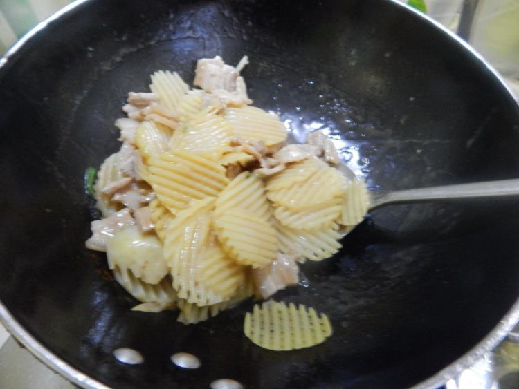土豆片炒猪肉步骤11