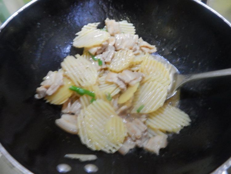 土豆片炒猪肉步骤10