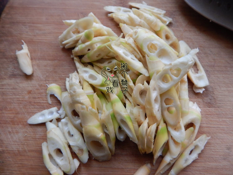 笋尖炒肉步骤1
