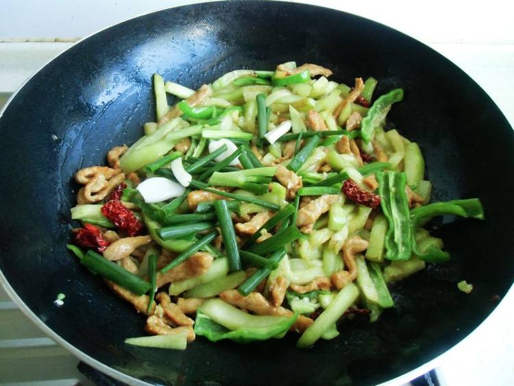 茄子炒肉步骤9