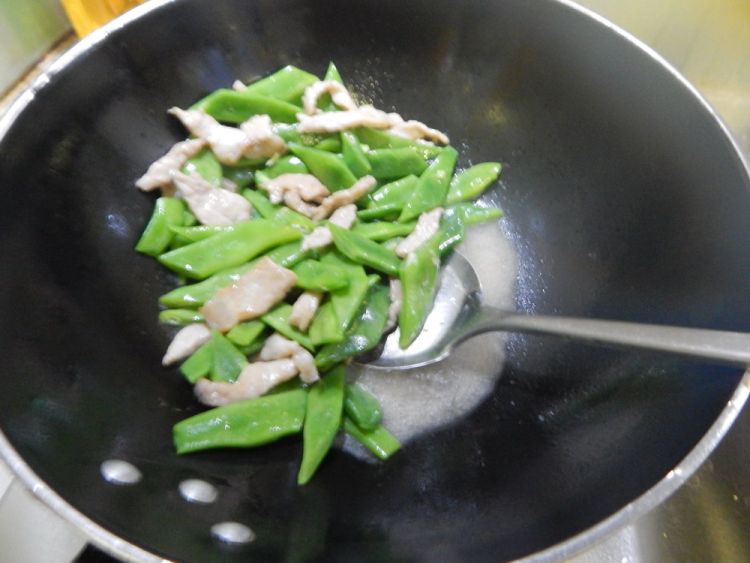扁豆角烧猪肉步骤6