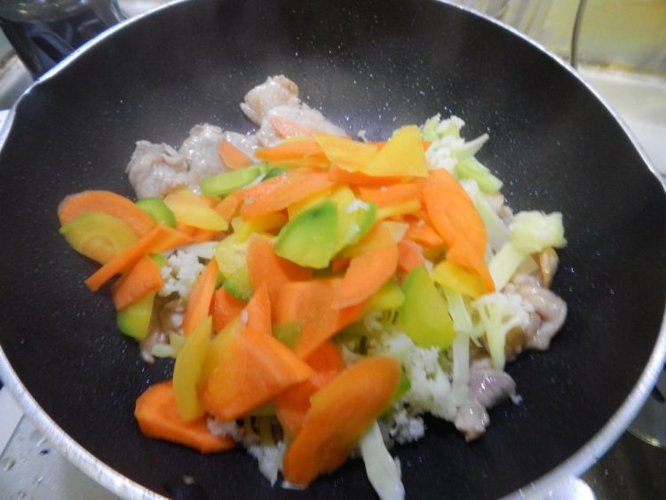 鲜露花菜炒肉步骤7