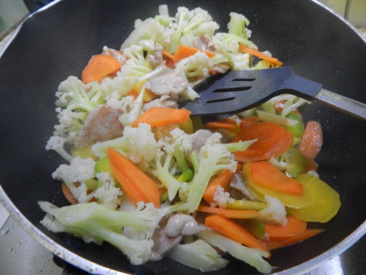 鲜露花菜炒肉步骤8