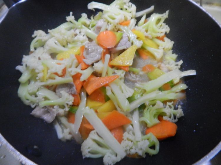 鲜露花菜炒肉步骤10