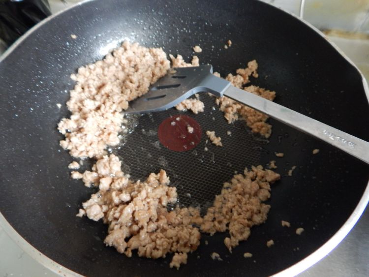 油辣子肉末豆角步骤3