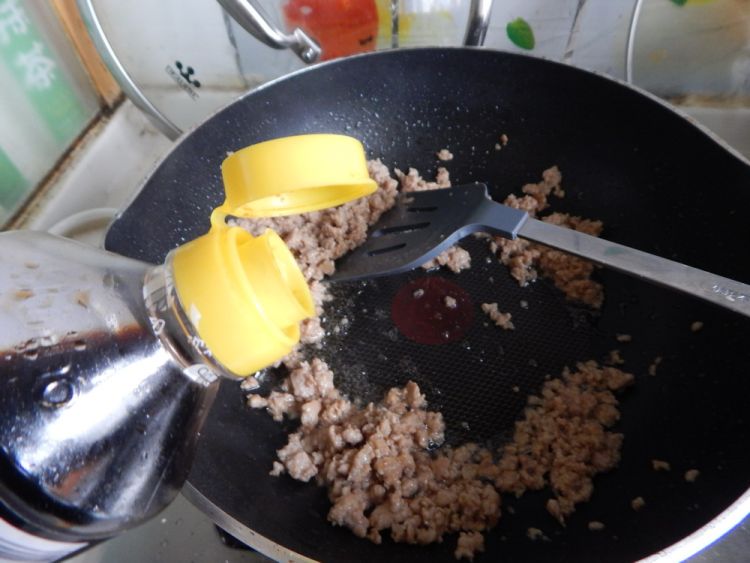 油辣子肉末豆角步骤4