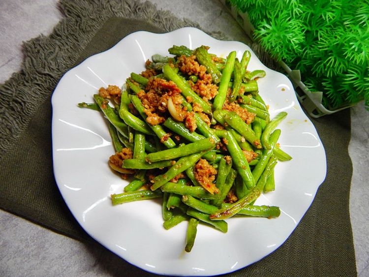 油辣子肉末豆角步骤12