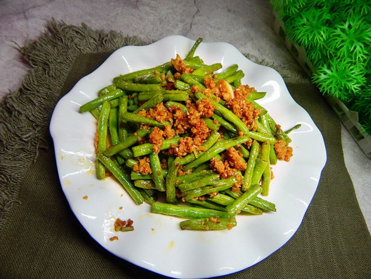 油辣子肉末豆角步骤13