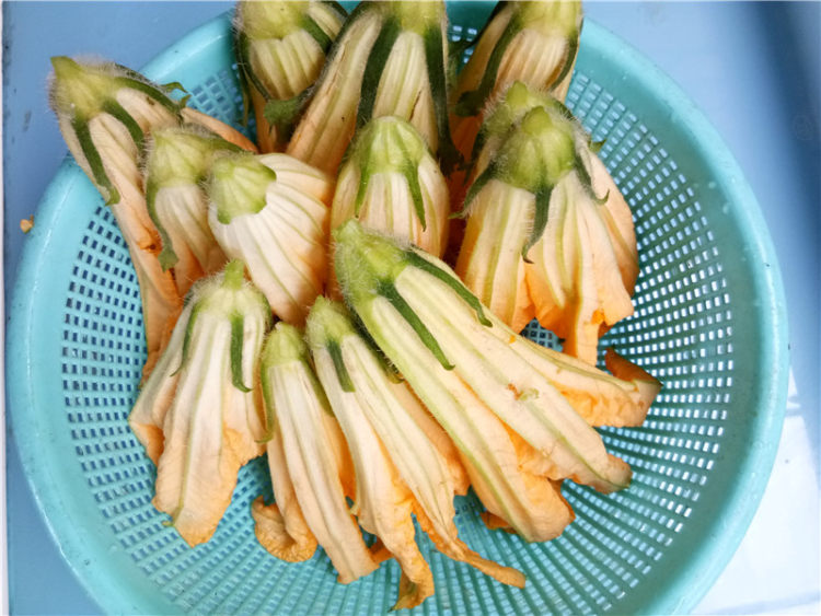 酿南瓜花步骤6