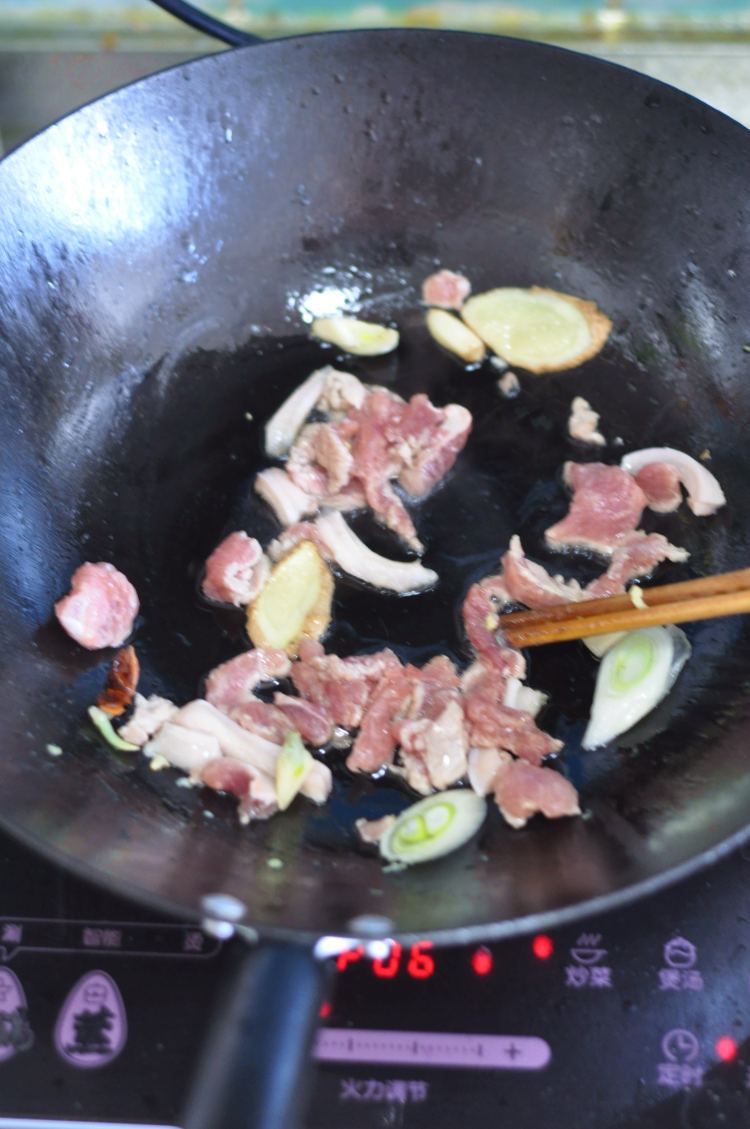 丝瓜小炒肉步骤3