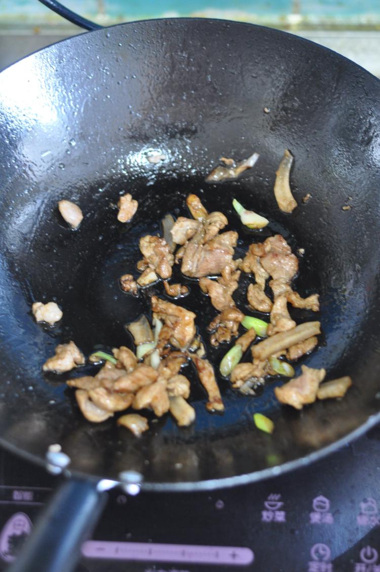 丝瓜小炒肉步骤4