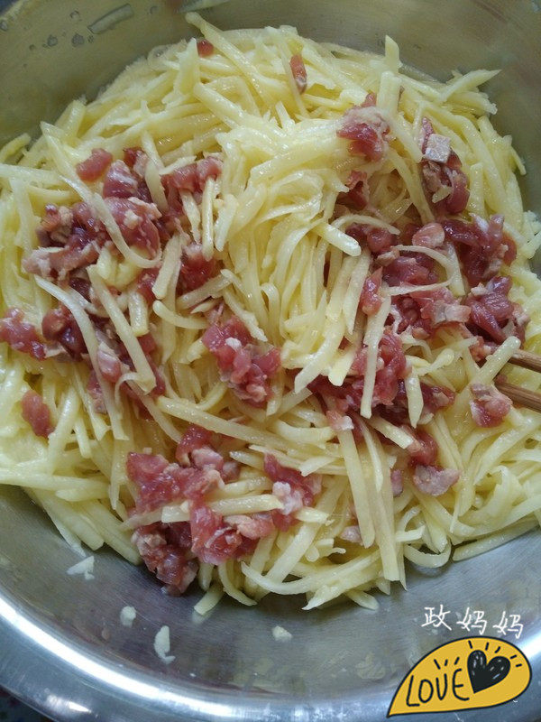 肉丁土豆饼步骤5