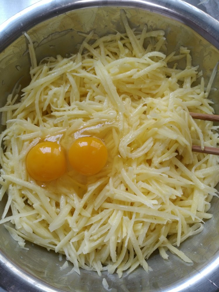 肉丁土豆饼步骤4