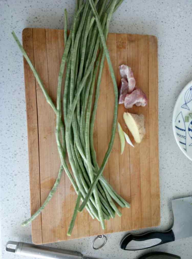 豇豆炒肉沫步骤1