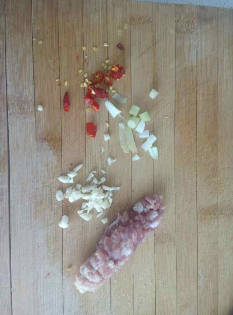豇豆炒肉沫步骤2