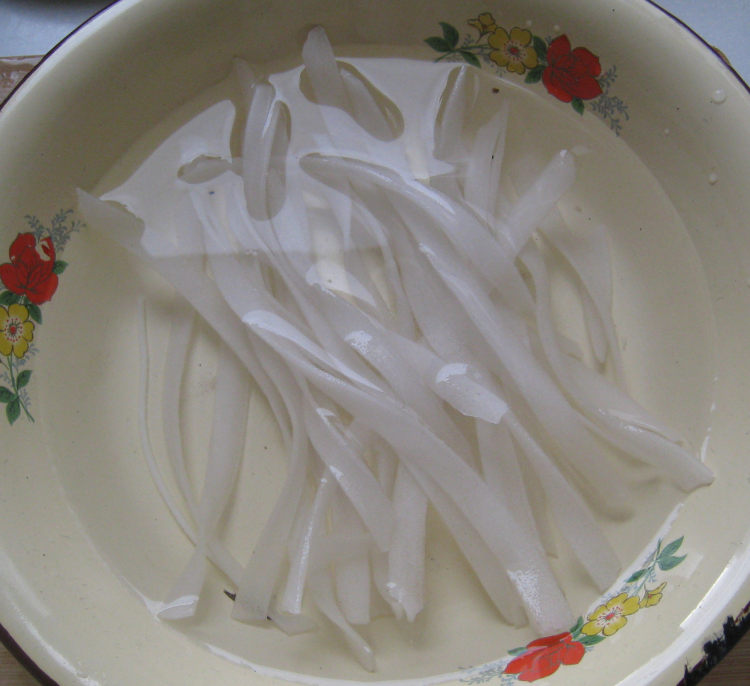 白菜粉条炖冻豆腐步骤2
