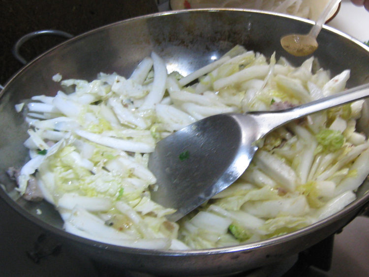 白菜粉条炖冻豆腐步骤9
