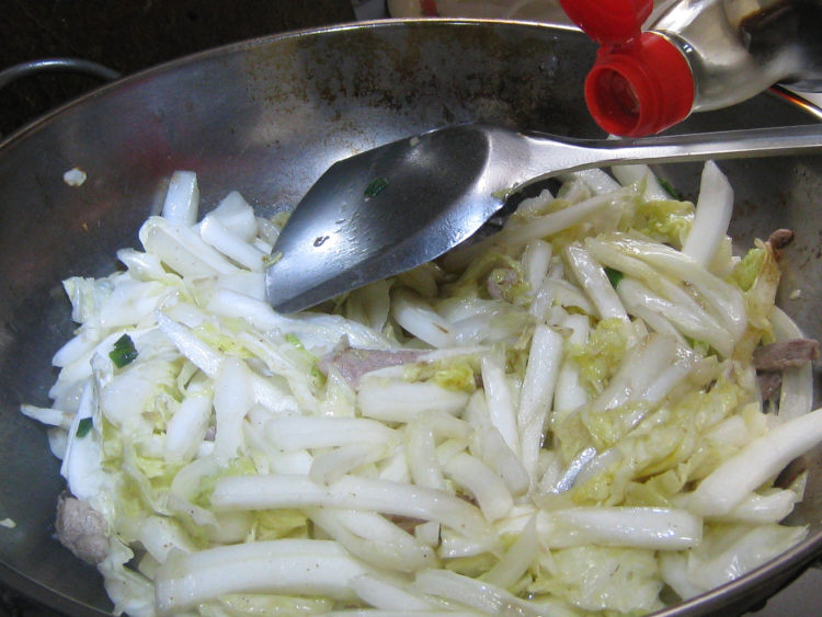白菜粉条炖冻豆腐步骤10
