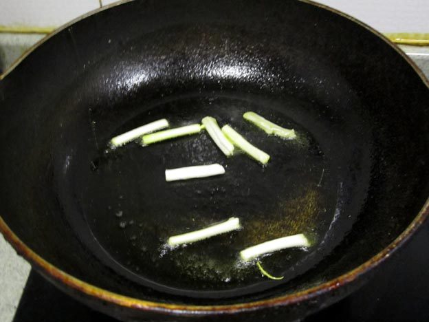 红椒炒肉丝步骤5