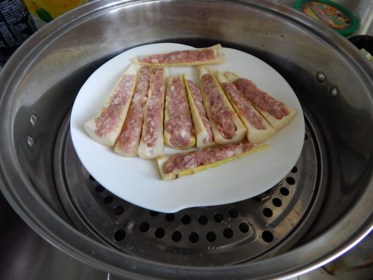 笋尖酿肉步骤6