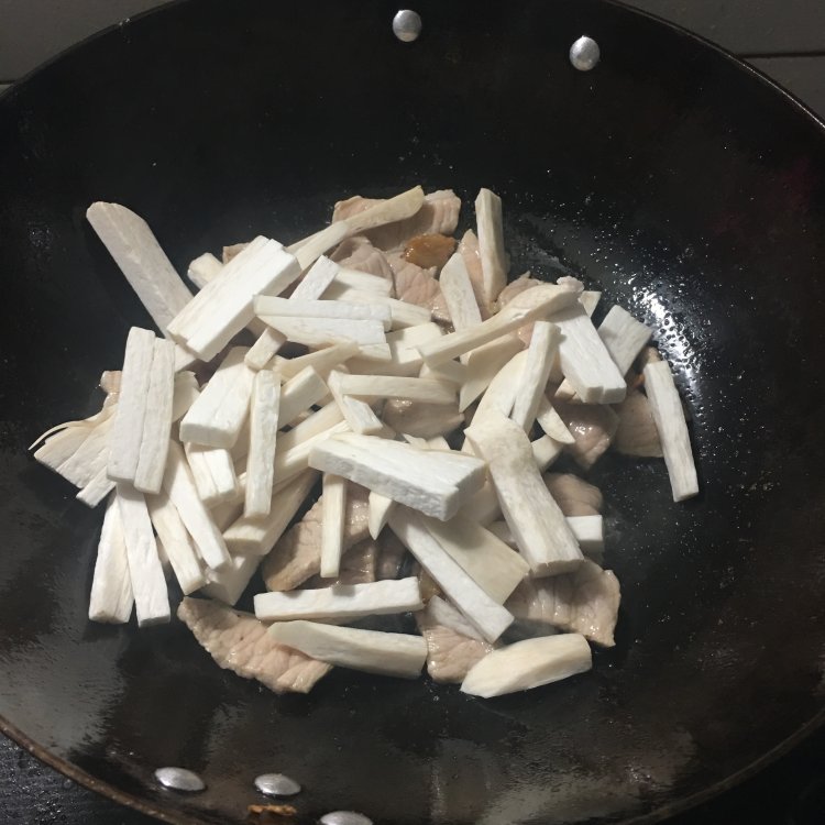 木耳杏鲍菇炒肉步骤5