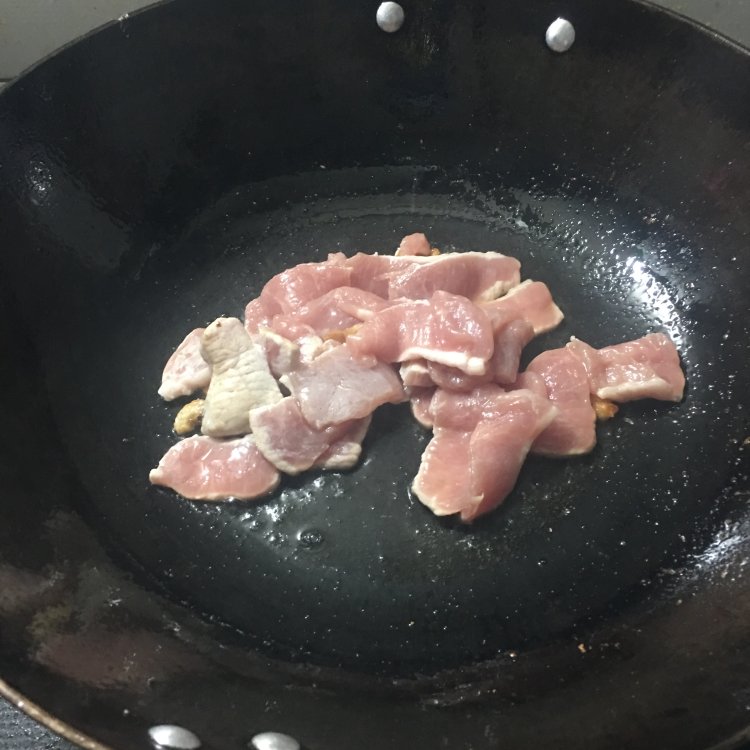 木耳杏鲍菇炒肉步骤4