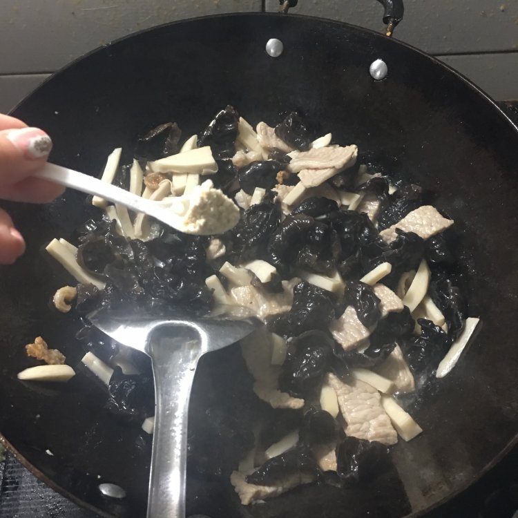 木耳杏鲍菇炒肉步骤9