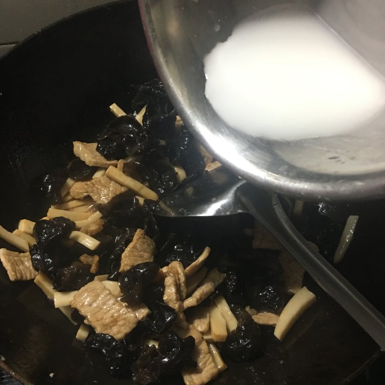 木耳杏鲍菇炒肉步骤10