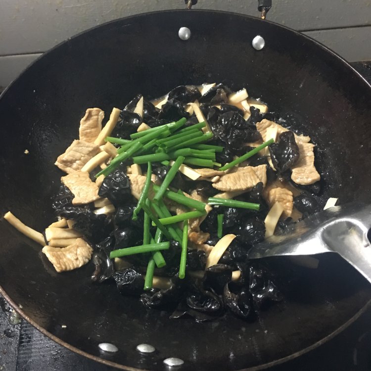 木耳杏鲍菇炒肉步骤11