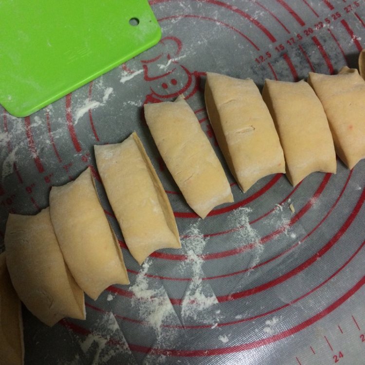 胡萝卜鲜笋肉包步骤5