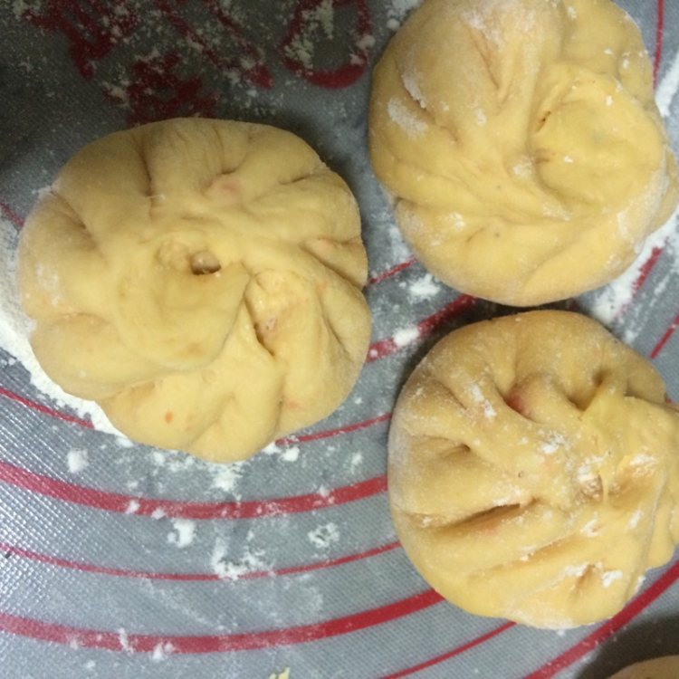 胡萝卜鲜笋肉包步骤8