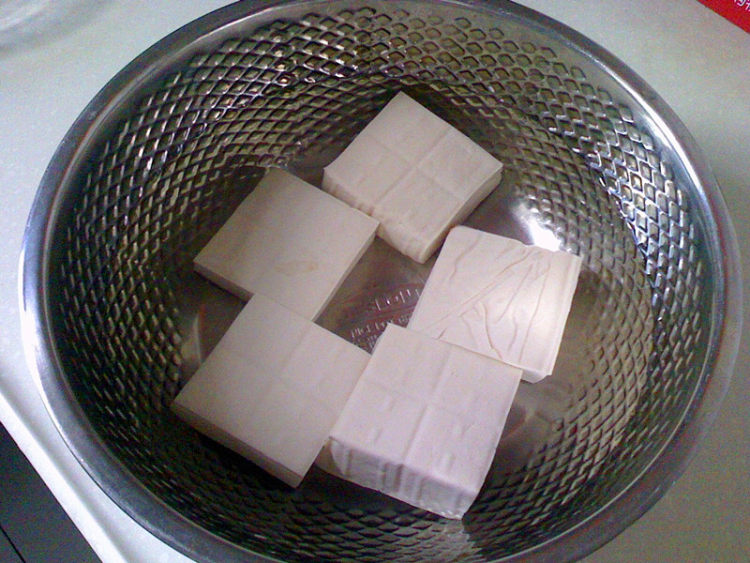 蒸酿豆腐步骤1