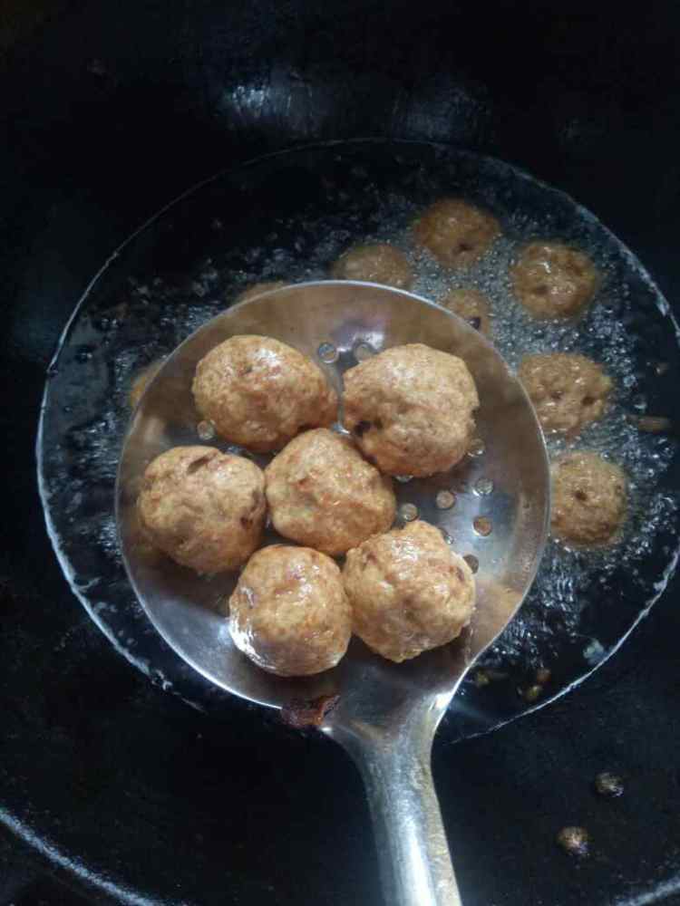 香炸小肉丸步骤7