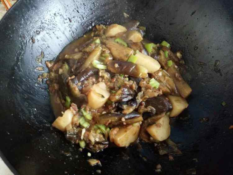 肉末茄子土豆步骤9