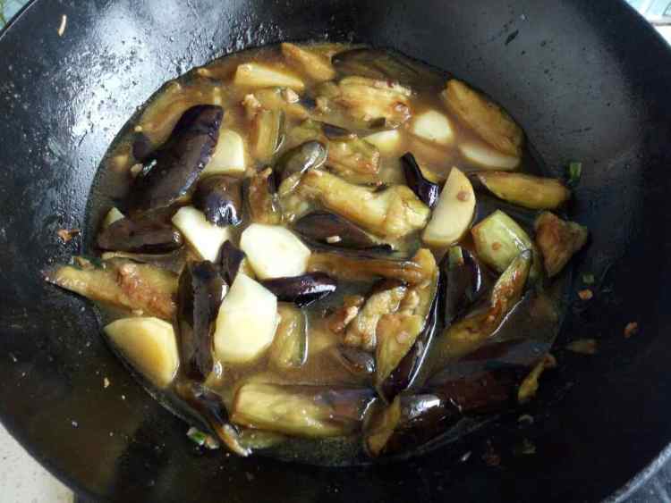 肉末茄子土豆步骤8