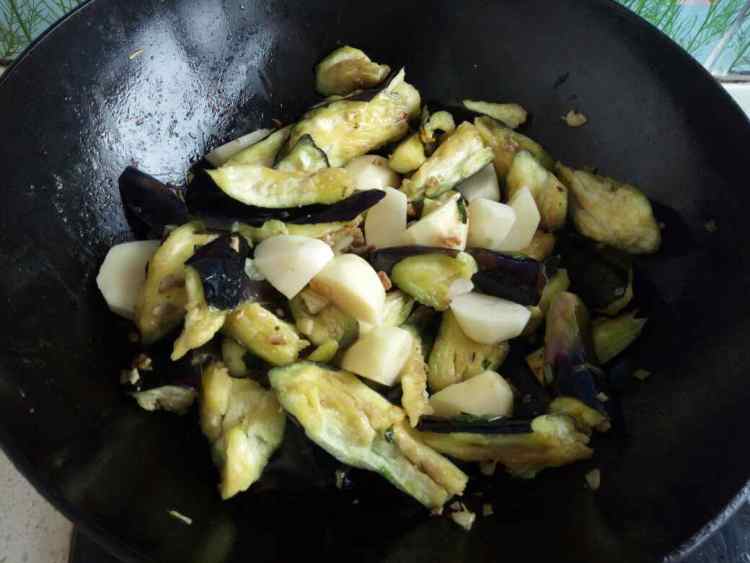 肉末茄子土豆步骤6