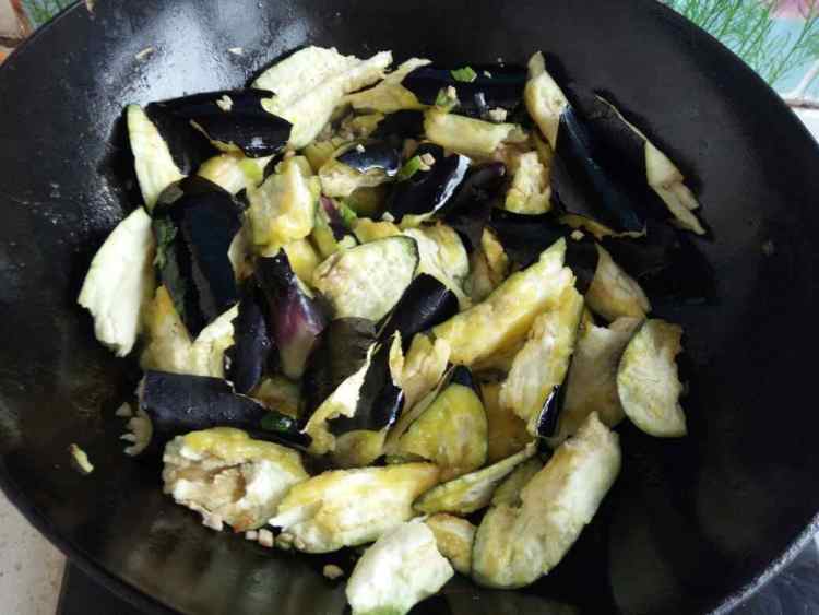 肉末茄子土豆步骤5
