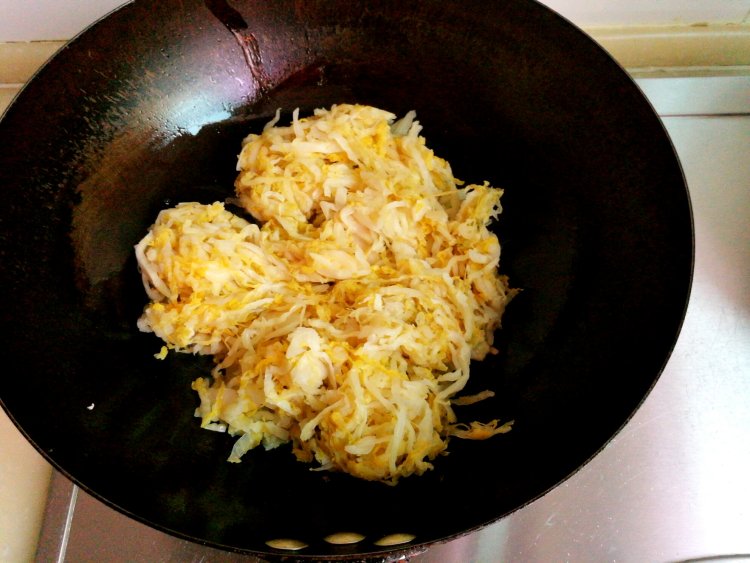 酸菜海虾冻豆腐步骤3