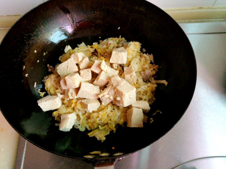 酸菜海虾冻豆腐步骤5