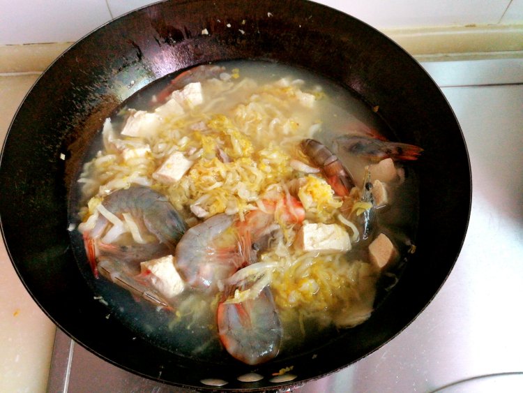 酸菜海虾冻豆腐步骤8